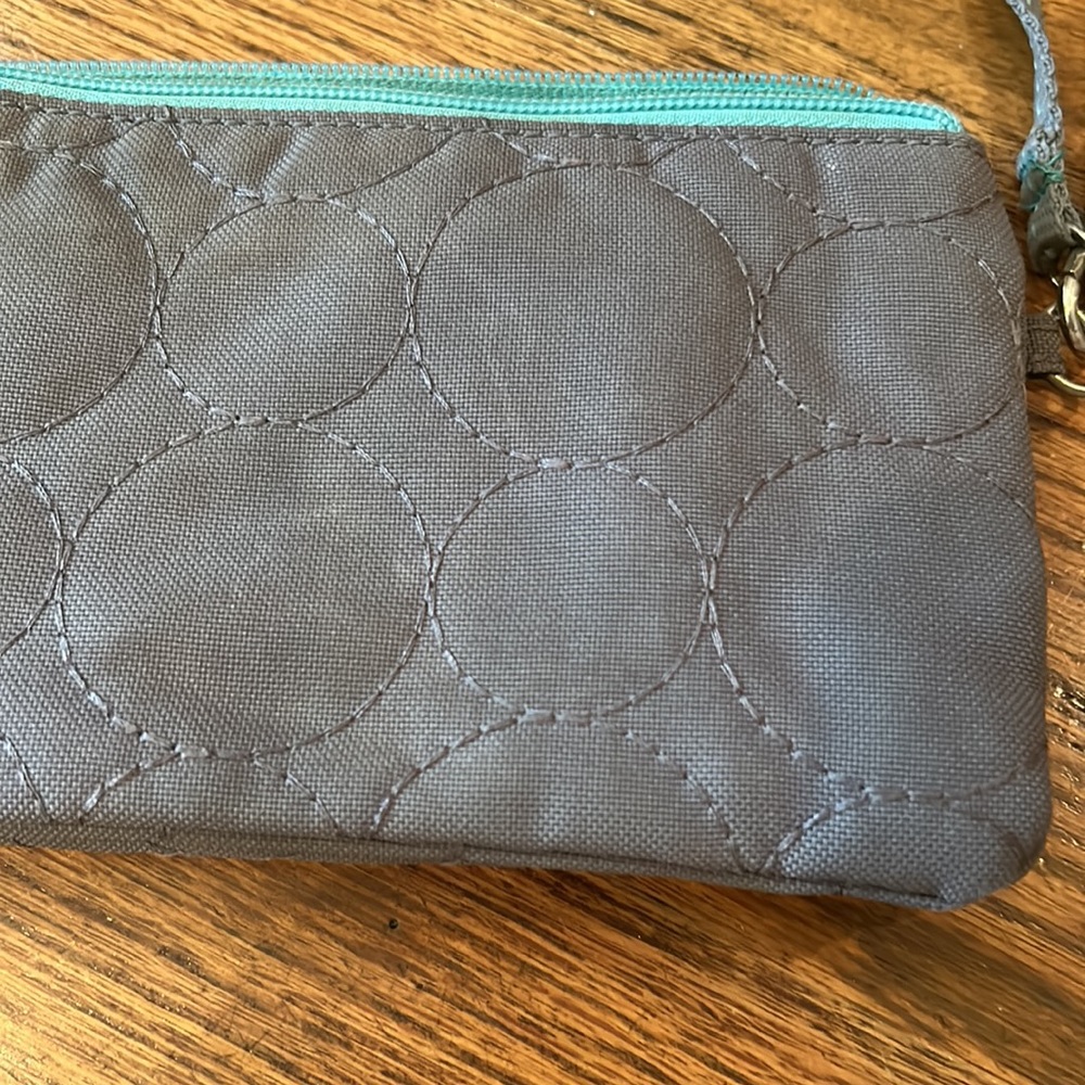 THIRTY-ONE - Picture 2 of 5